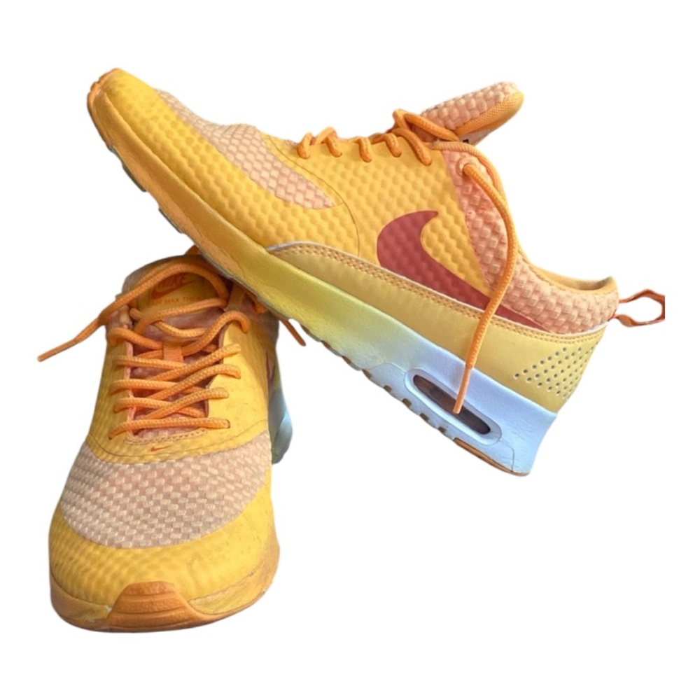Nike Yellow Sneakers Vibrant Athletic Design